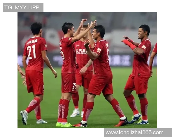 喜讯！上港左后卫方位补强确定大连队主力！19岁就踢上中超首发